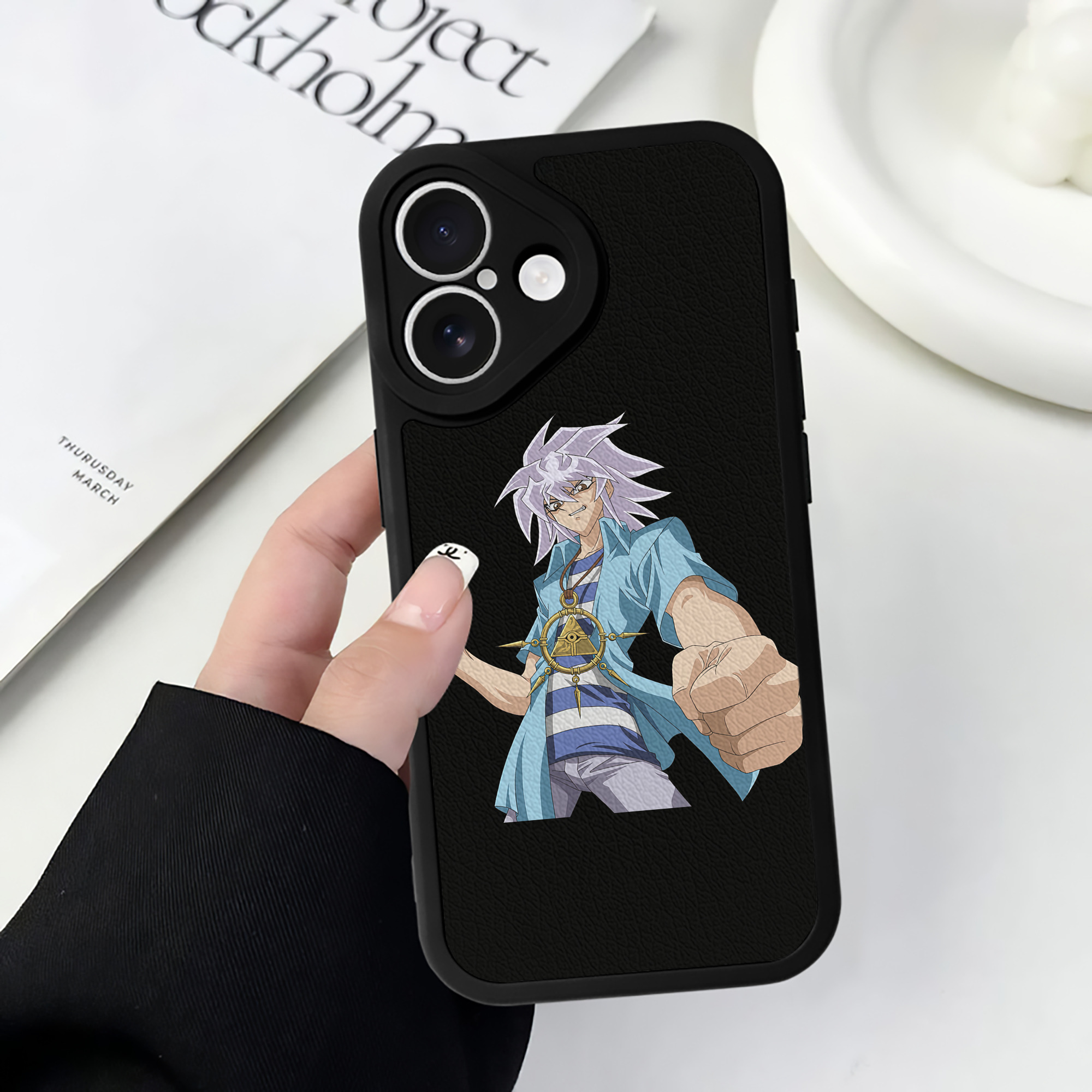 遊☆戯☆王 Yu-Gi-Oh! 【iPhone 16シリーズ対応】シリコンスマホケース（レザー調） 材質：シリコン